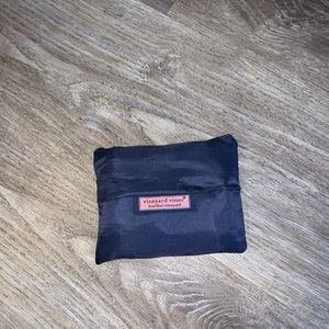 Vineyard vines easy travel bag